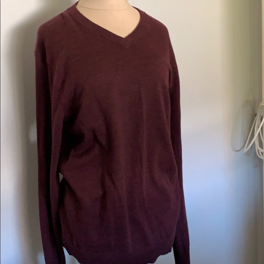 Old navy men’s sweater. Worn once. Burgundy size S
